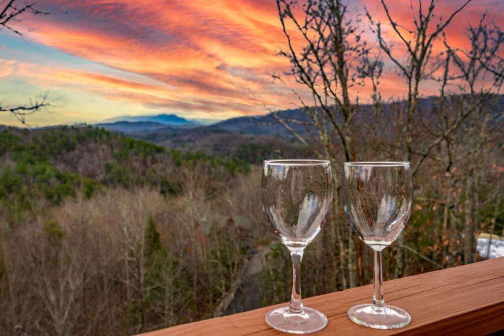 Over The Mountain - Smoky Mountain View Cabin سيفيرفيل المظهر الخارجي الصورة